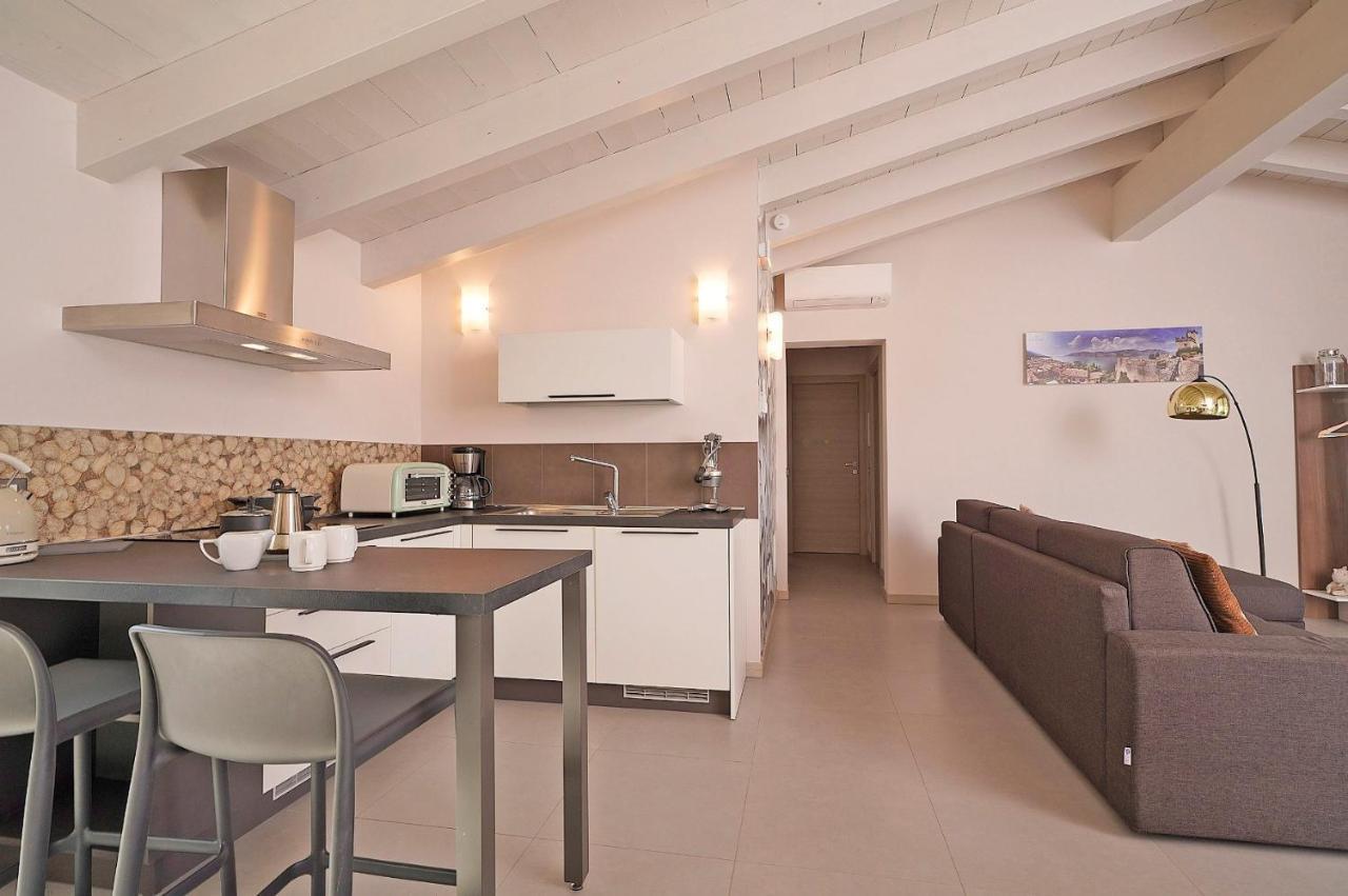 Gardaliva 5 Daire Manerba del Garda Dış mekan fotoğraf
